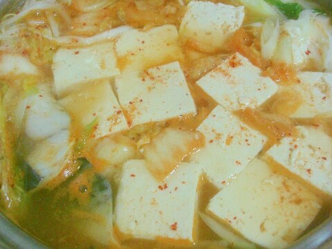 ピリ辛で温まろ！豆腐とサバのキムチ鍋